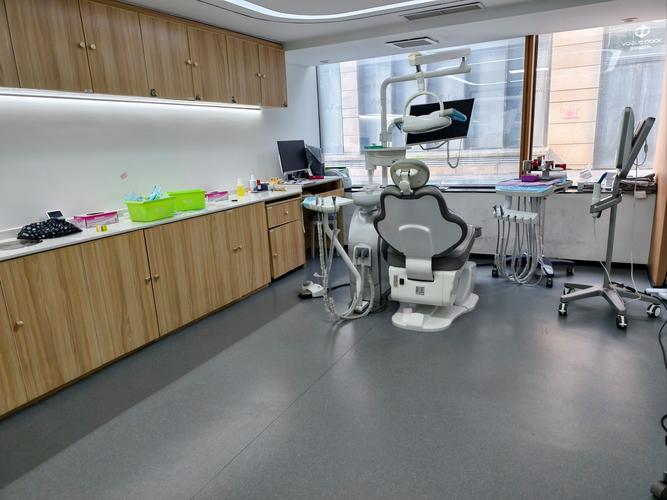 沈阳种牙哪家强？爱齿口腔总院设备技术口碑全面解析