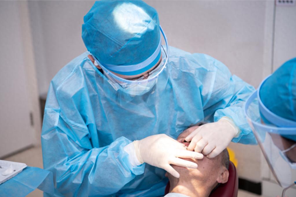 老年缺牙修复方式_传统活动假牙选择_君成口腔门诊部假牙价格